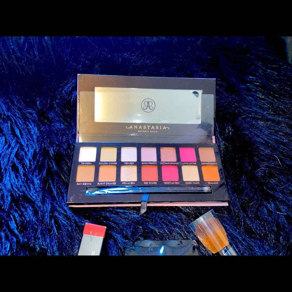 Makeup 💄 Brand spanking new!!